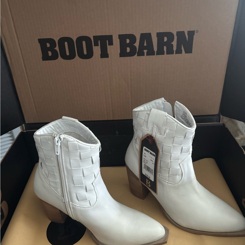 White Ankle Boots with Wooden Heel